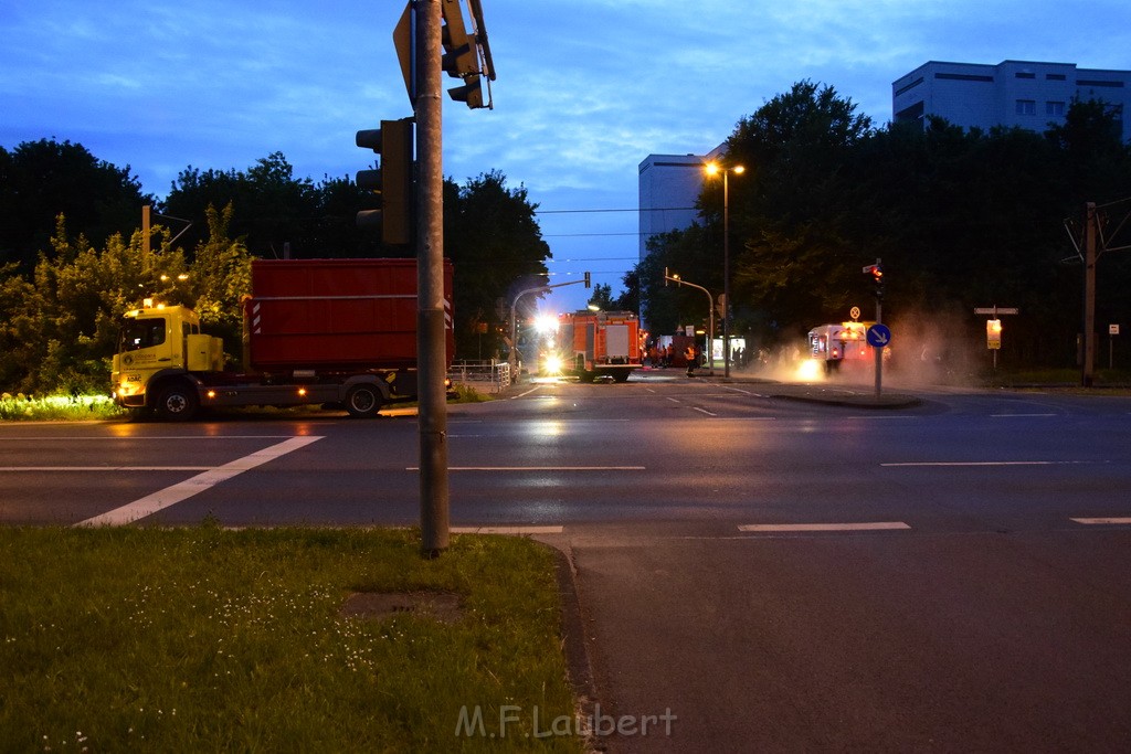 TLF 4 umgestuerzt Koeln Bocklemuend Ollenhauer Ring Militaerringstr P212.JPG - Miklos Laubert